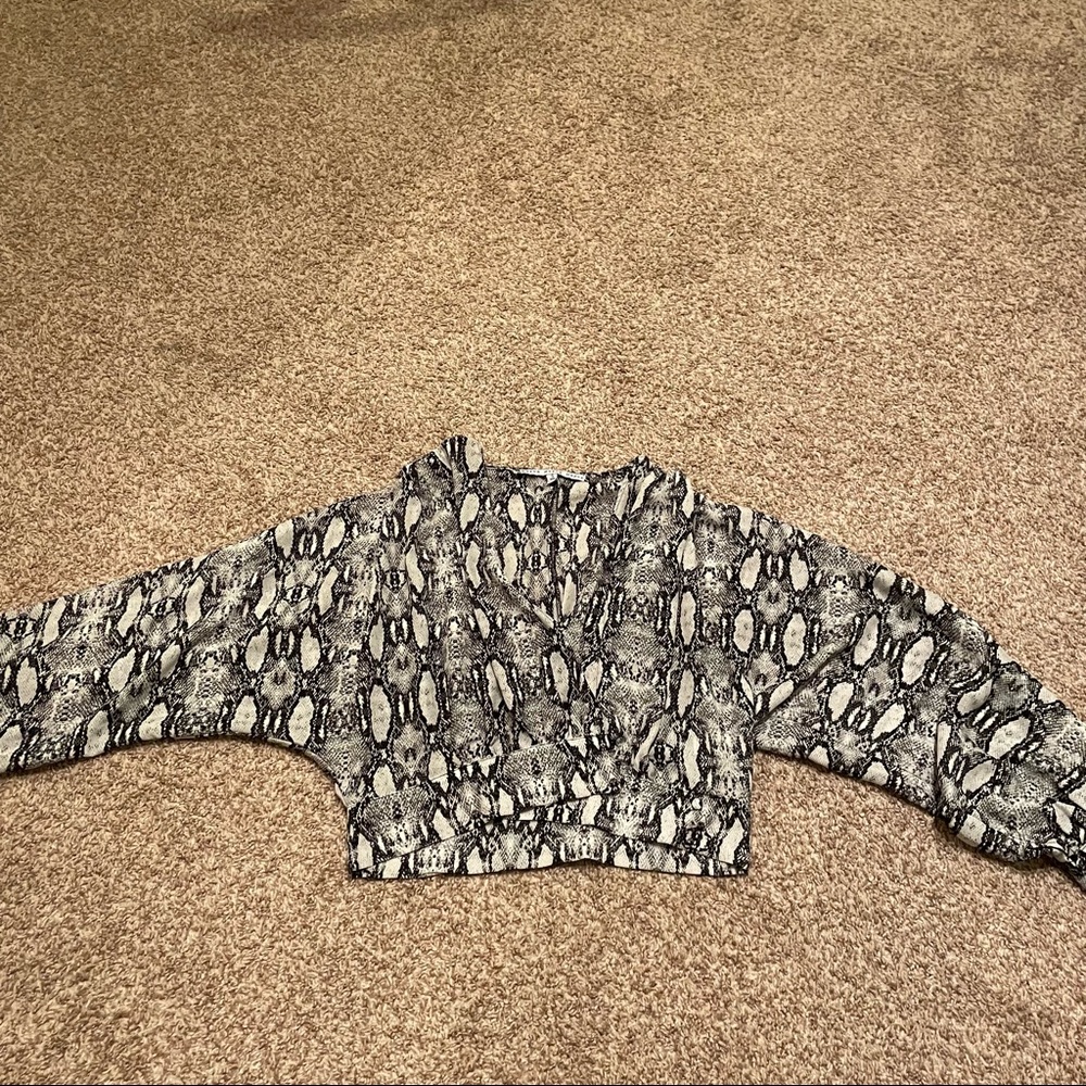 Snakeskin balloon long sleeve shirt